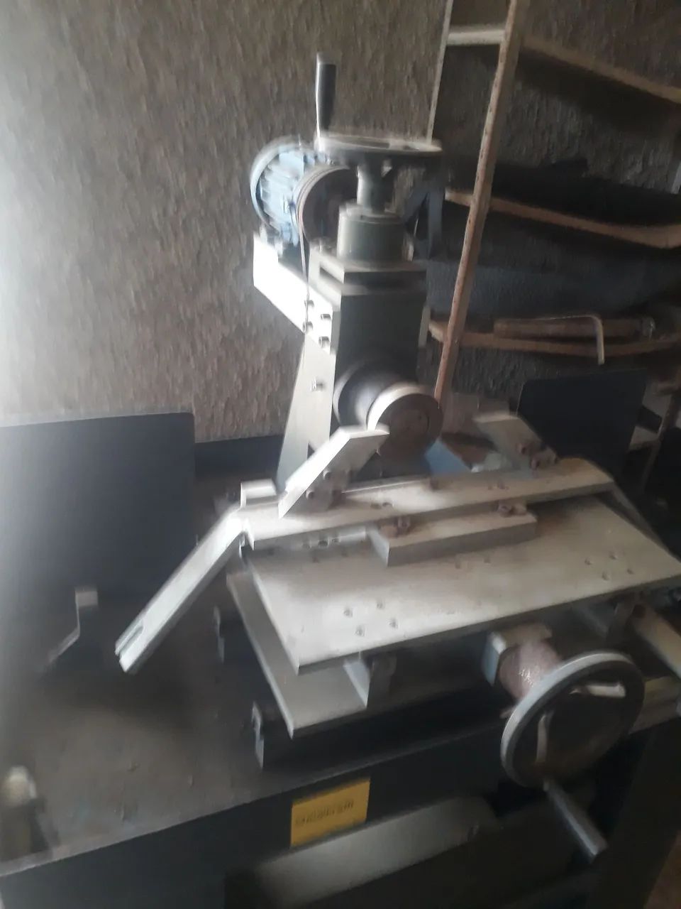 Afiadora de perfil pneumática curso 200mm. - Foto 2