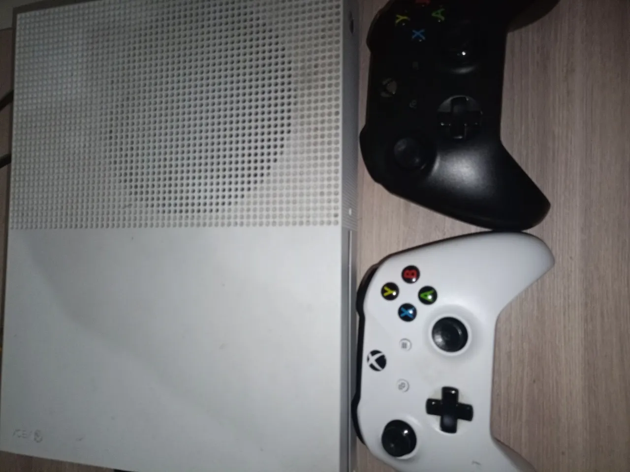 Xbox One S com Controles 1TB