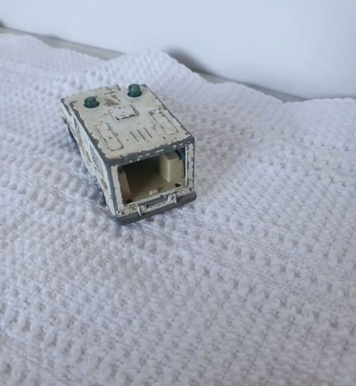 Brinquedo antigo ambulância de ferro - Foto 4