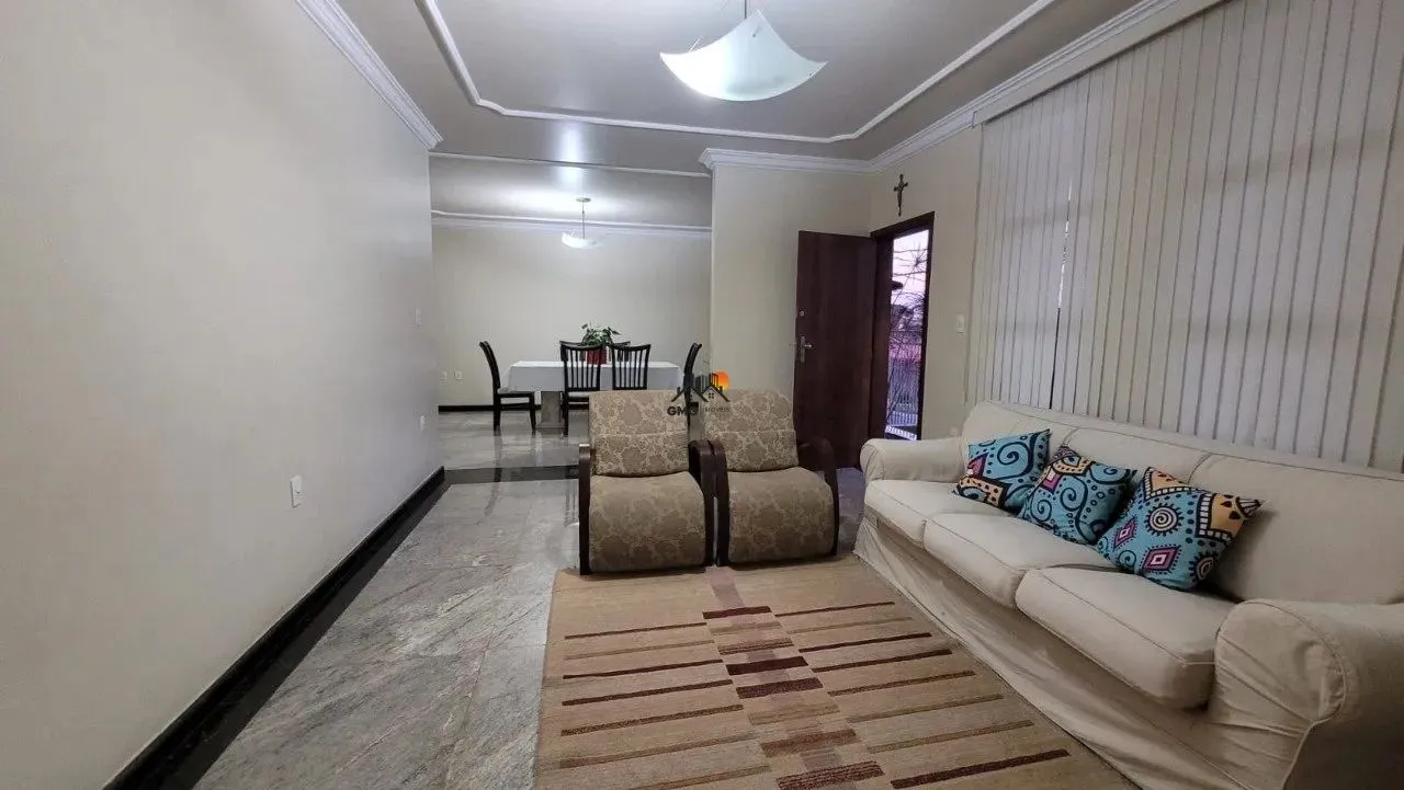 CASA 4 QUARTOS, EM LOTE DE 585M²