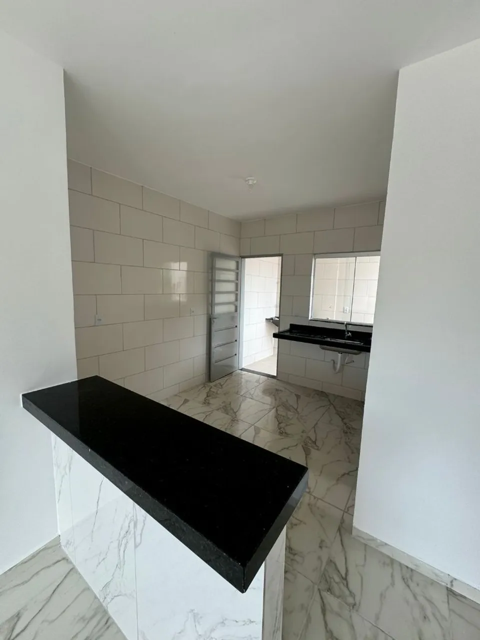 ALUGA-SE APARTAMENTO
