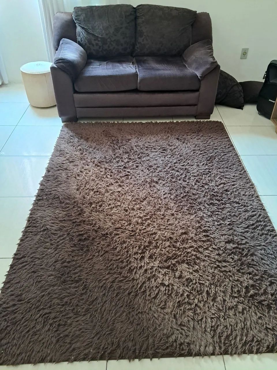 Sofá 2 lugares em ótimo estado + tapete - Foto 5