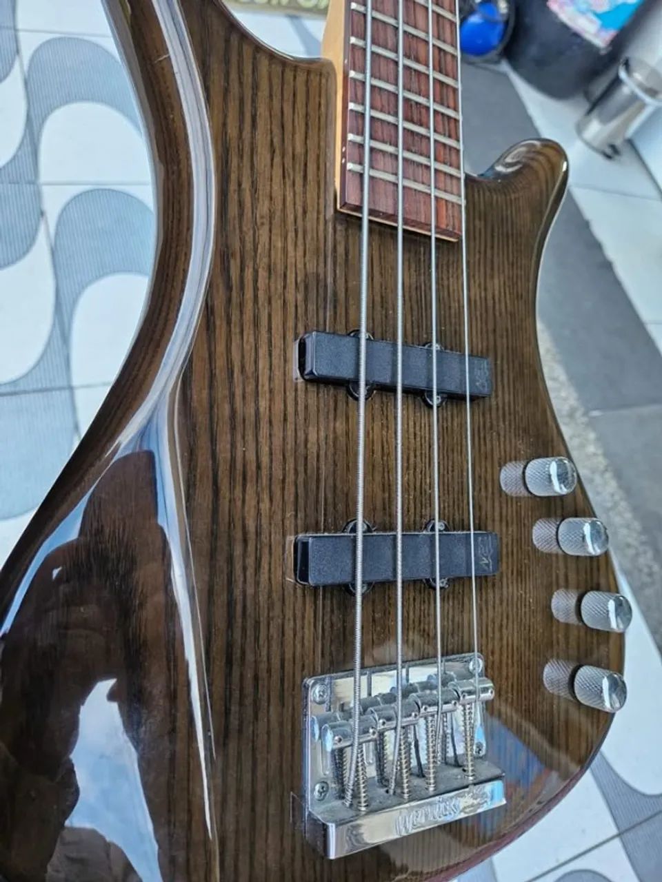 Baixo Warwick 4 cordas
