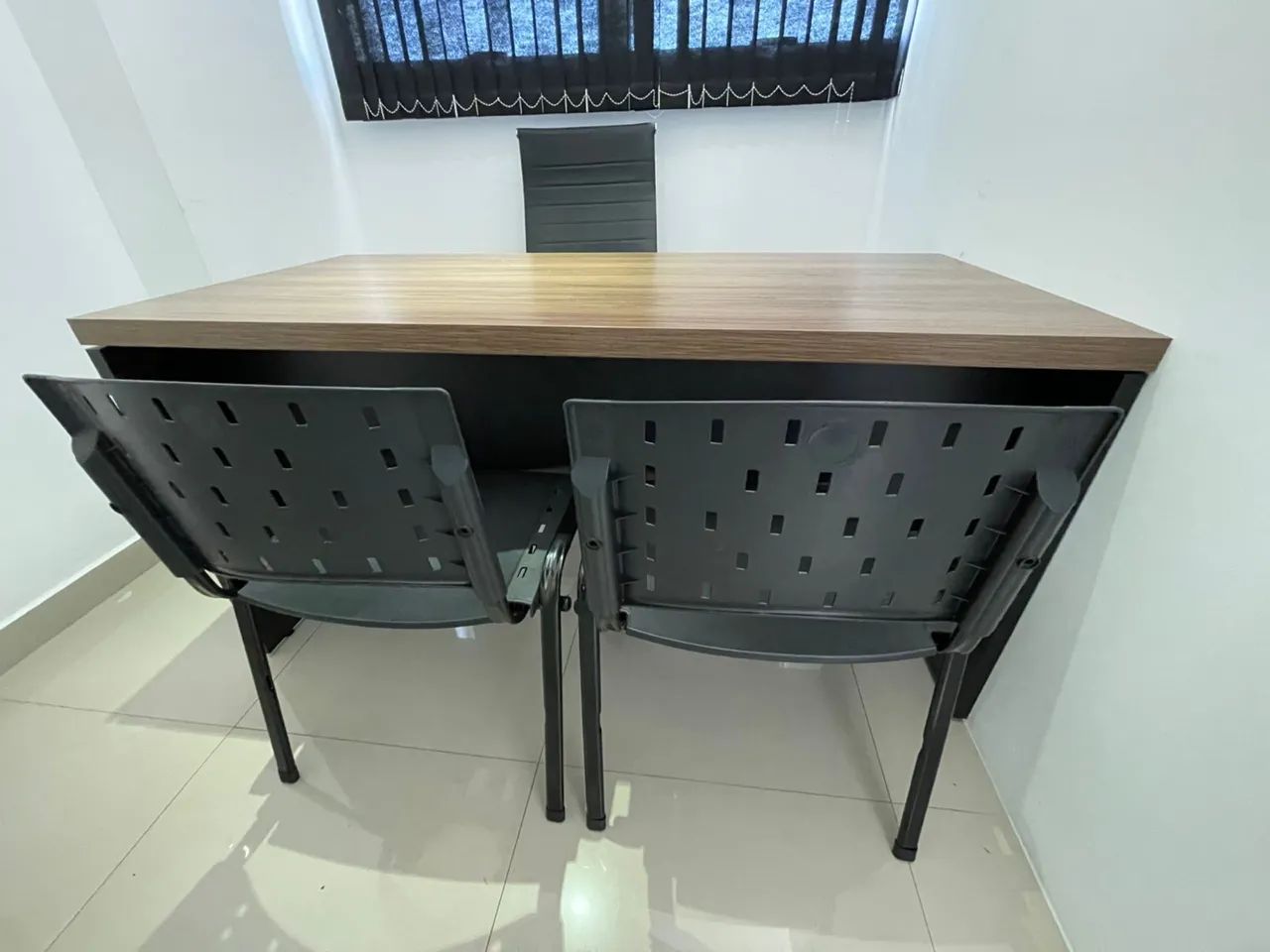 Kit MESA DE ESCRITORIO com Cadeiras direito de fábrica - LOJA IKONMIXOFFICE  - Foto 3