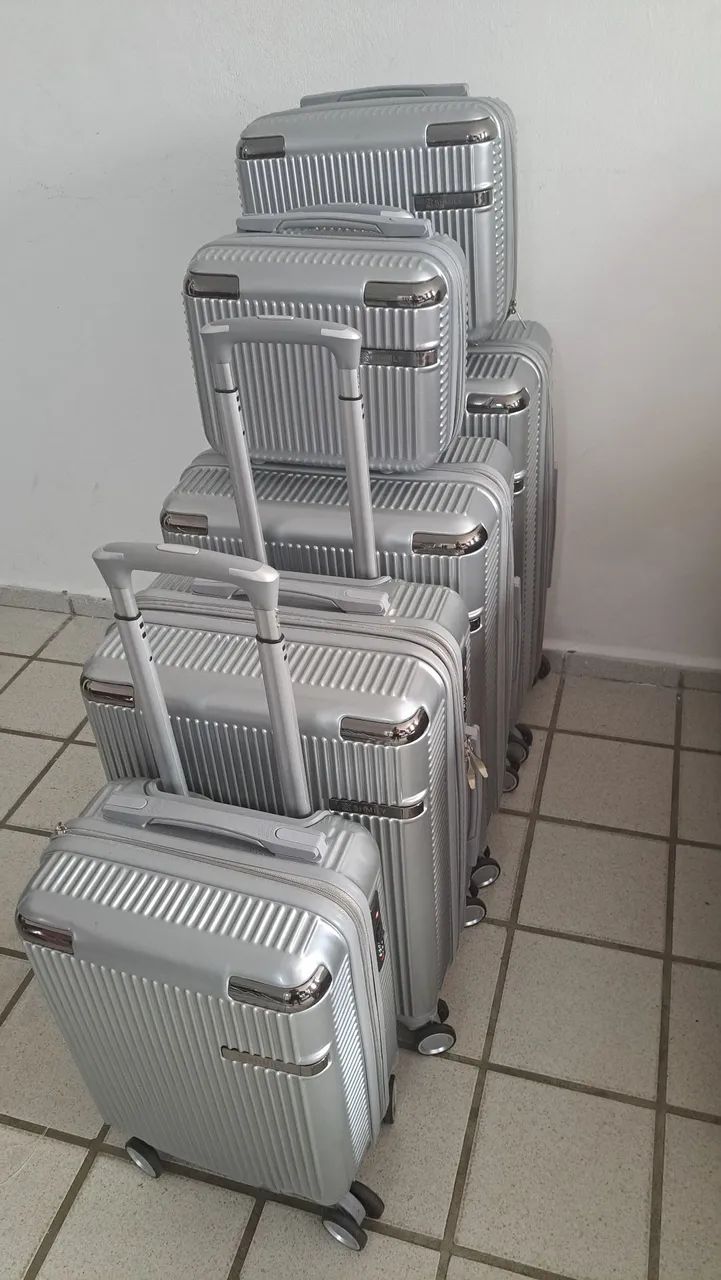 Conjunto de Malas de Viagem Prateadas - Elegância e Praticidade
