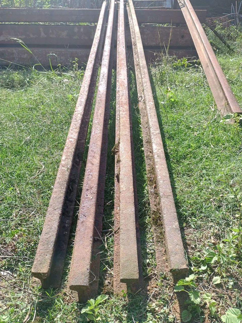 Viga I de ferro, trilho de trem - Foto 2