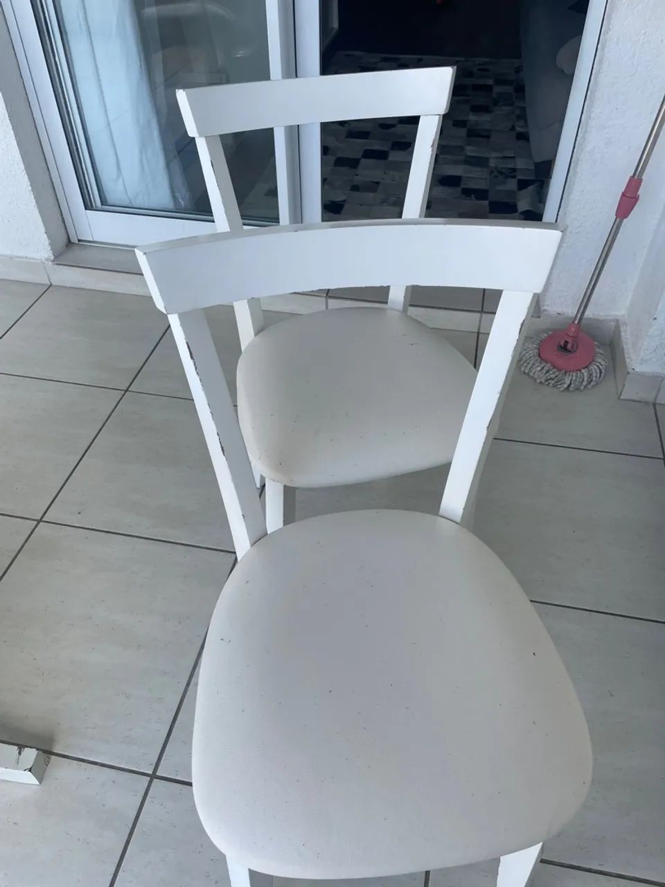 Mesa de jantar branca Tok Stock com 4 cadeiras  - Foto 4