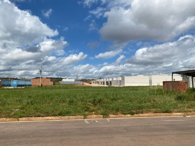 VENDE-SE 4 ÁGIOS DE LOTES LOCALIZADOS NA AV. W, RESIDENCIAL SERRA GRANDE - PARAUAPEBAS/PA