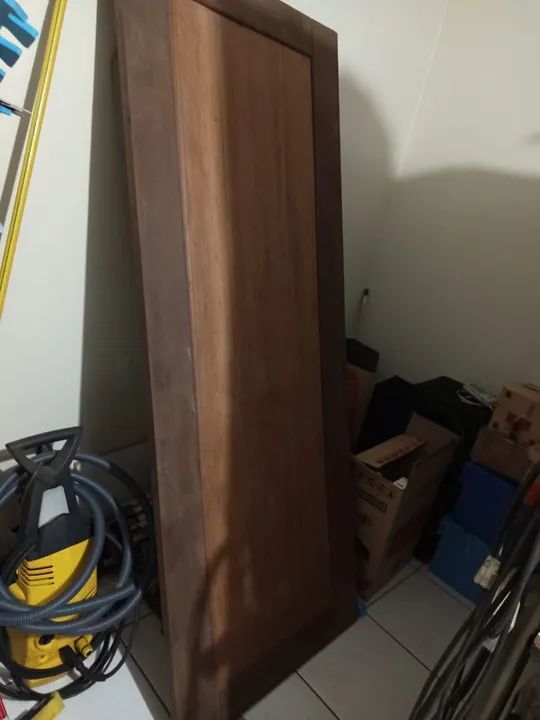 Porta de madeira maciça 