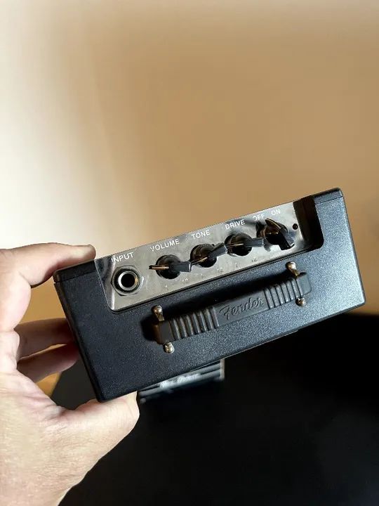 Amplificador Fender MIni Deluxe - usado - Foto 2