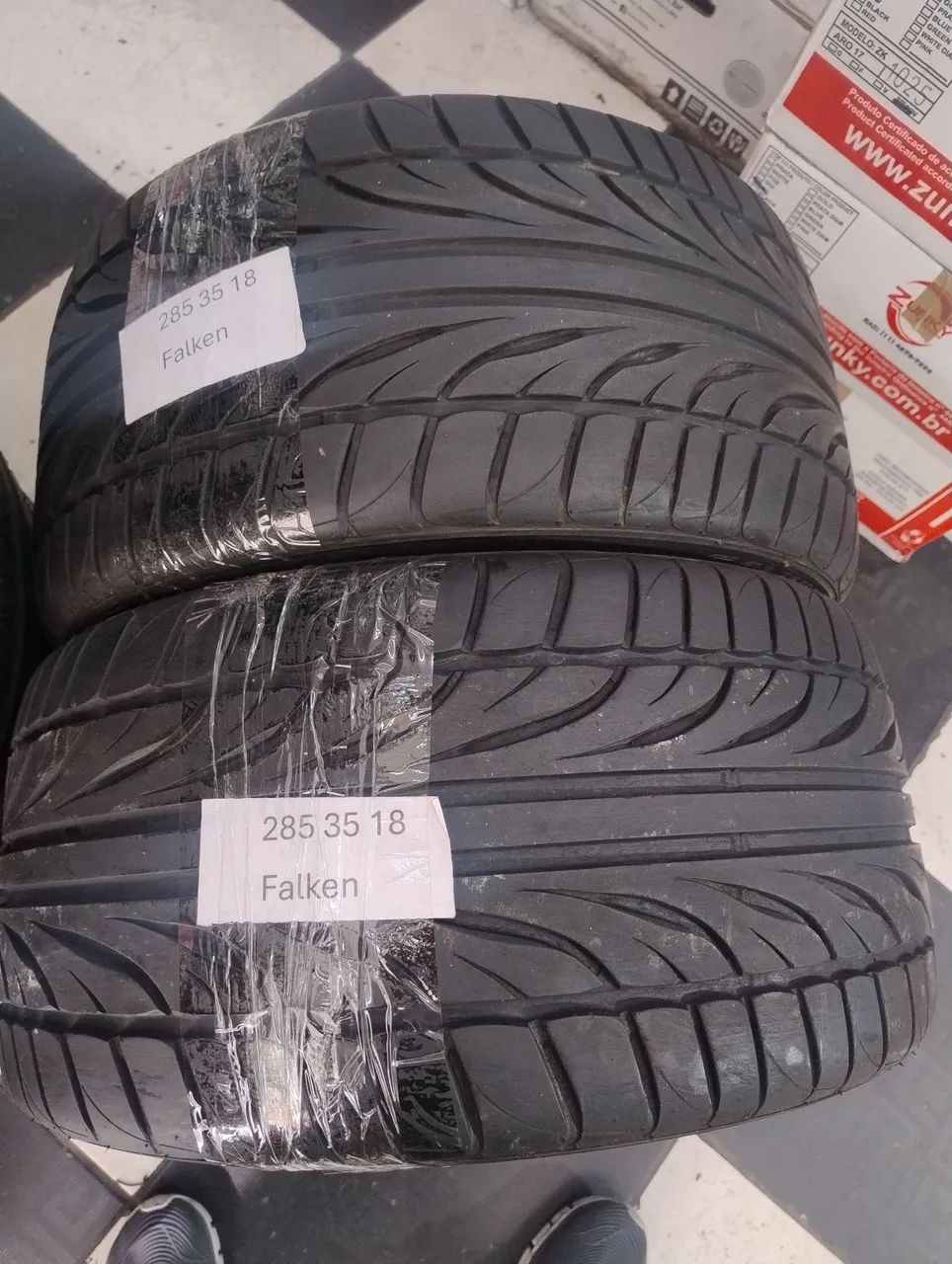 Par de pneus semi novos 285/35/18
