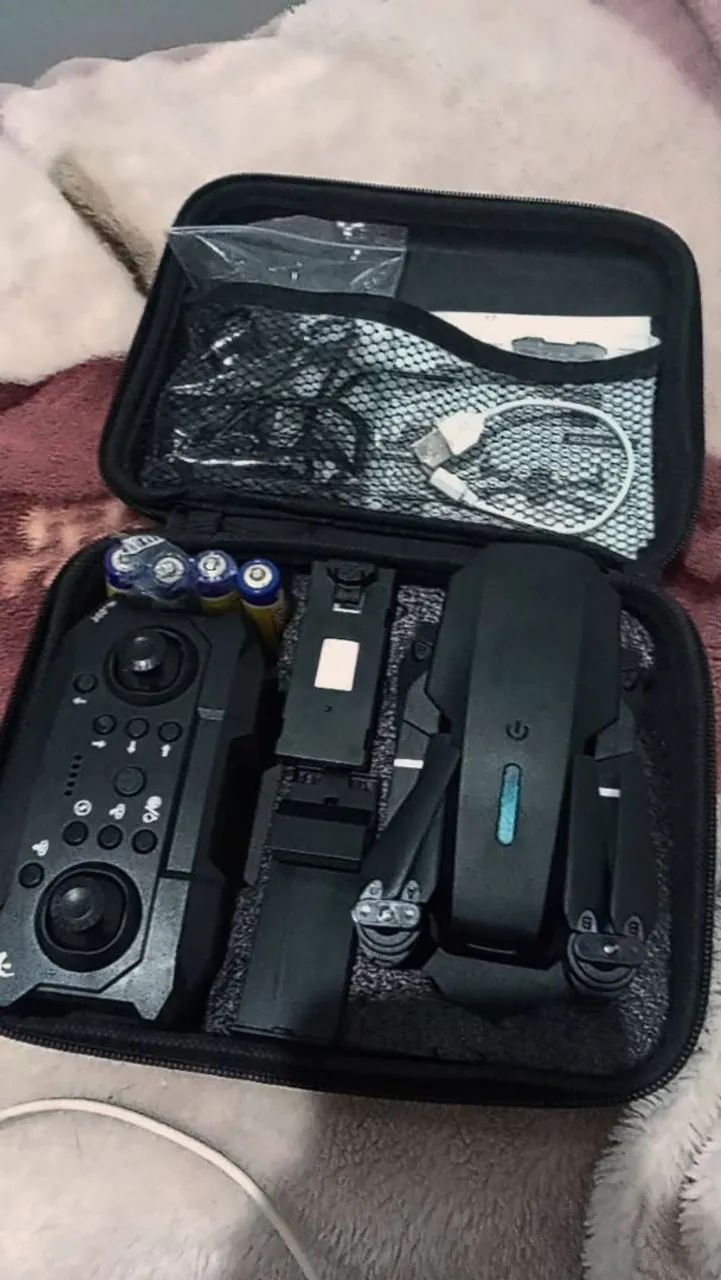 Drone com câmera e controle remoto