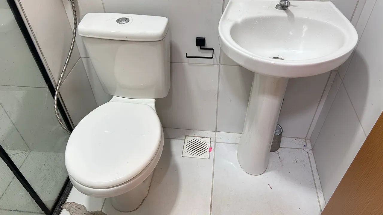 Vaso sanitário acoplado com pia de coluna - Foto 3