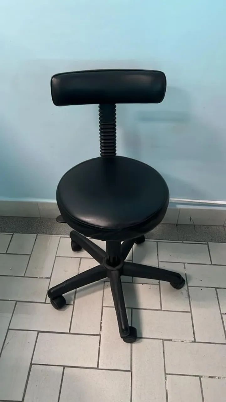 Mocho preto couro atendimento Estático ou ambulatorial  - Foto 3