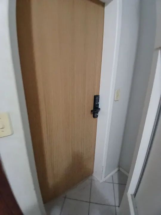 Instalação de portas,fechaduras digitais e convencionais, rodapé etc. - Foto 2