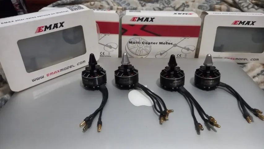 04 Motores EMAX Multicopter Drone motor MT2808-850kv