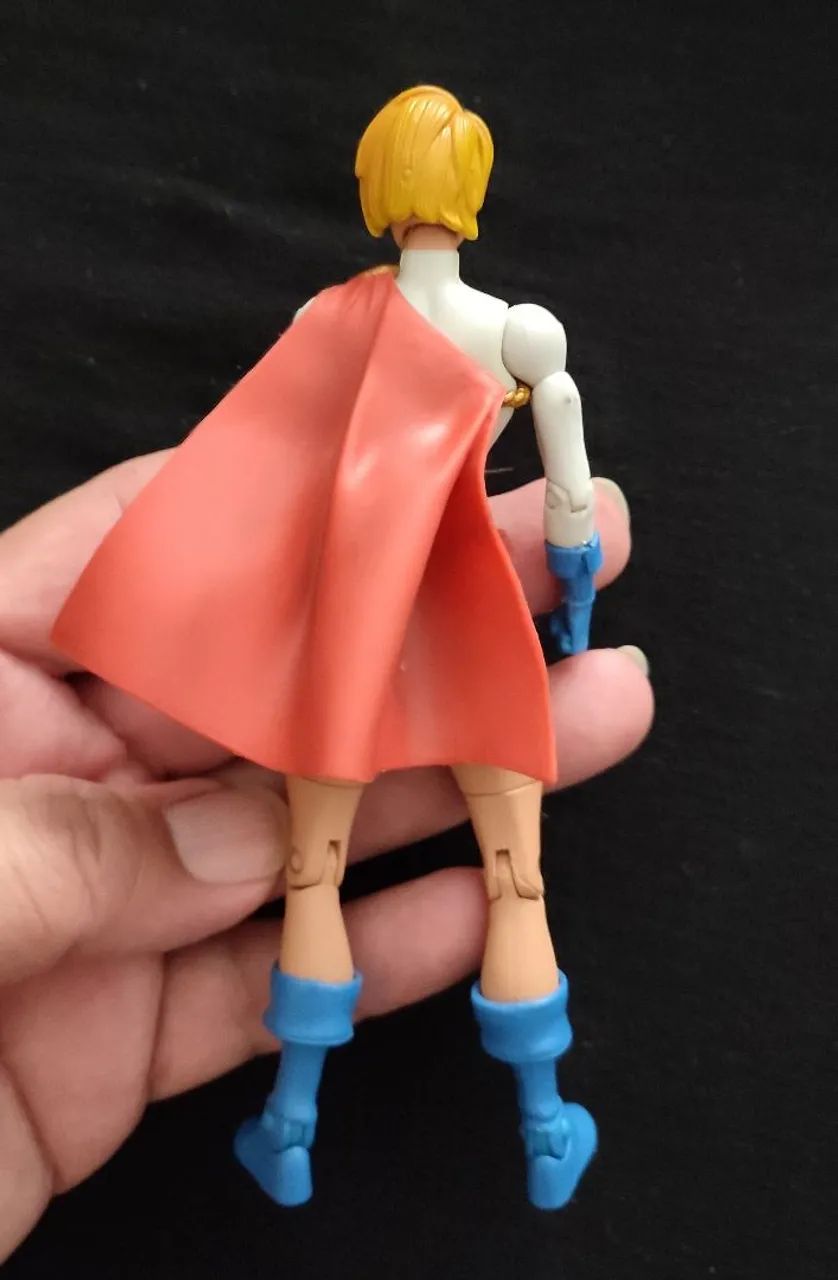 Power Girl DC Universe Classics - Mattel  - Foto 2
