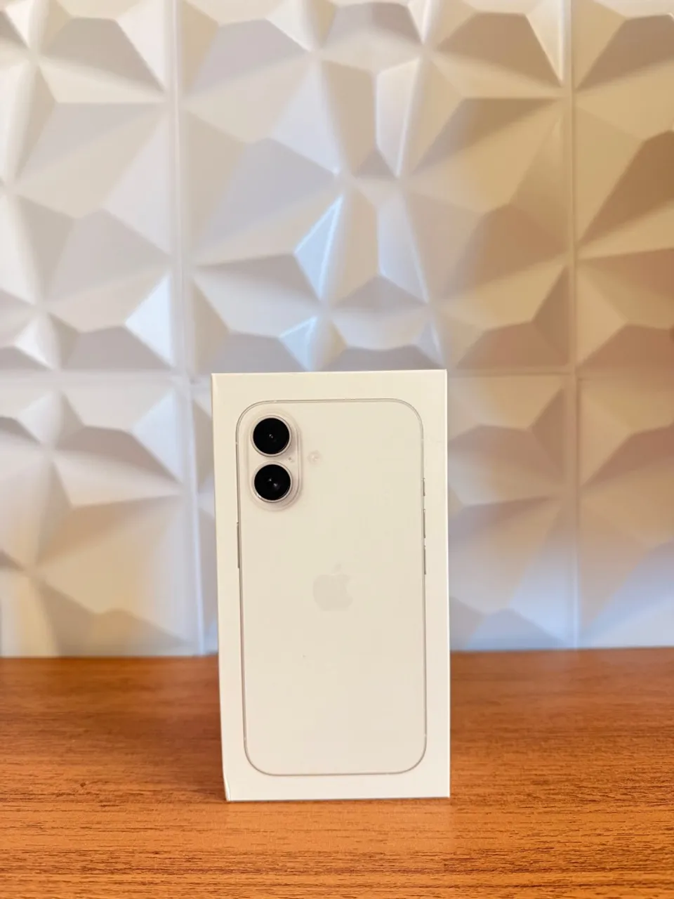 iPhone 16 128GB LACRADO NACIONAL