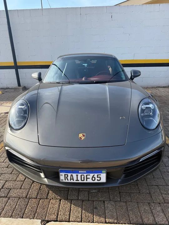 Porsche 911 Carrera 2020 - Cinza Ágata | Interior Vermelho | 33.000 km | R$ 700.000 - Foto 2