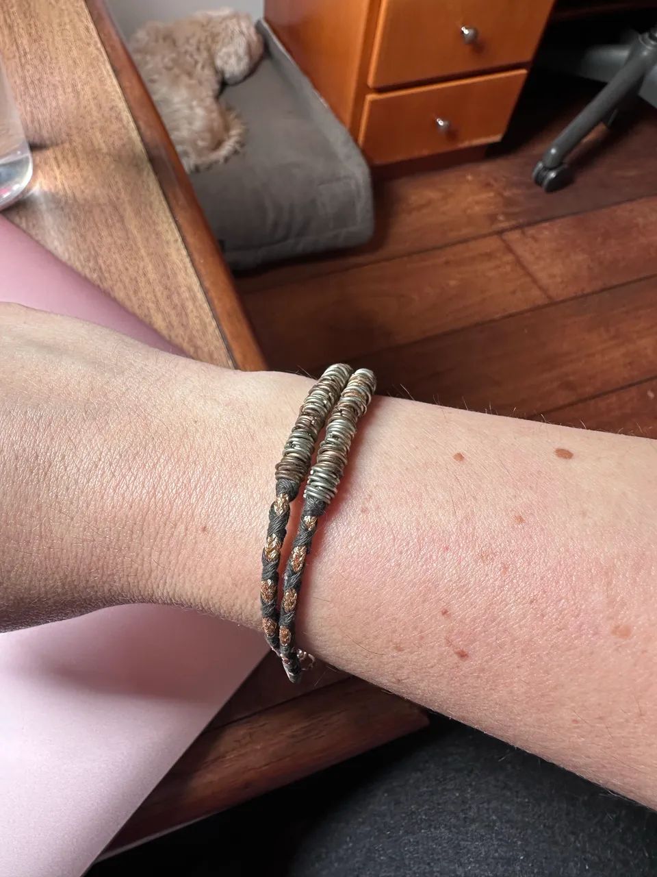 Pulseira de corda preta e dourada Accessorize - Foto 5