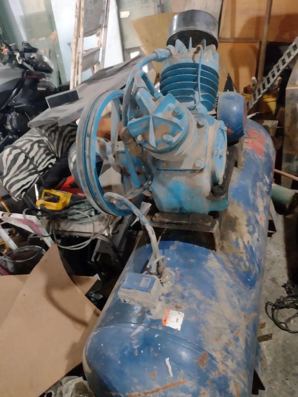 Compressor de ar para pintura industrial funcionando normal 