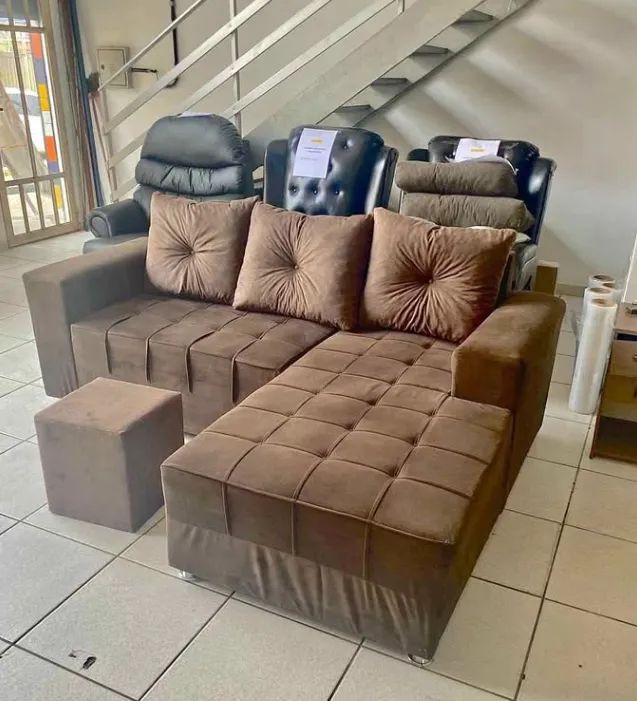 Sofá para Três lugares com chaise Brinde o Puff  - Foto 3