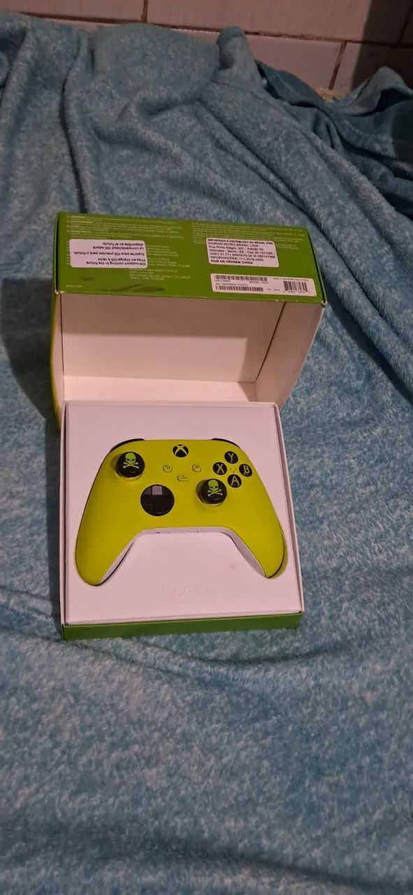 Vendo controle XBOX SERIES com bateria recarregável