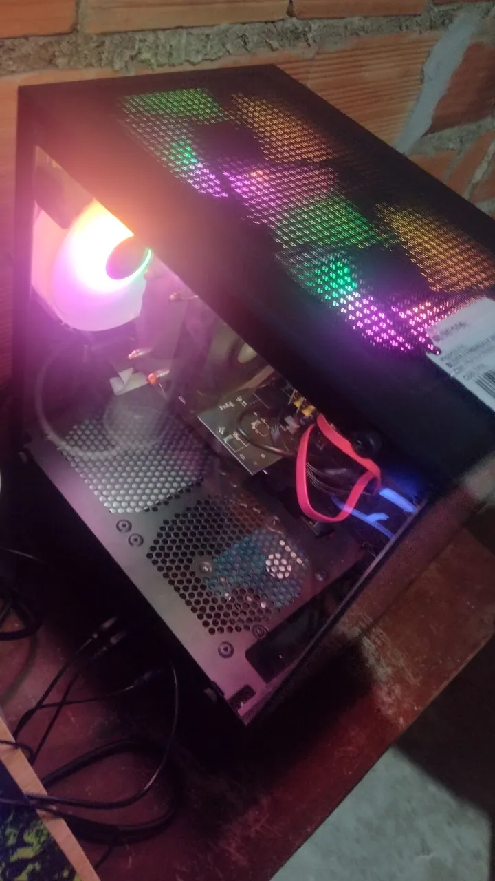 PC Gamer com LED RGB