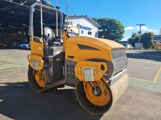 Rolo Vibratório St5000 Motor Yanmar 4tnv88