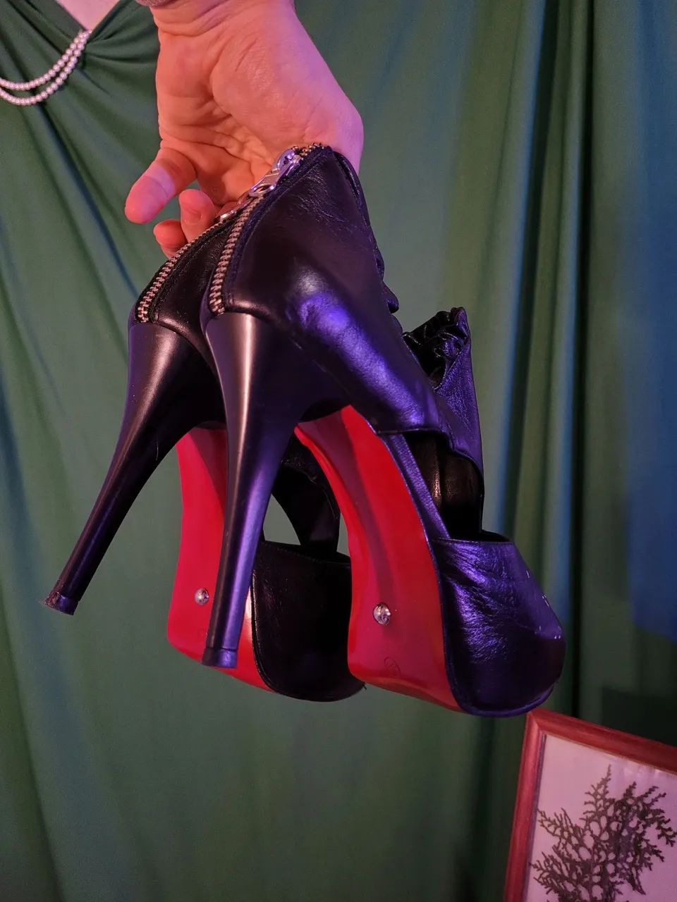 Salto preto com vermelho - Foto 3