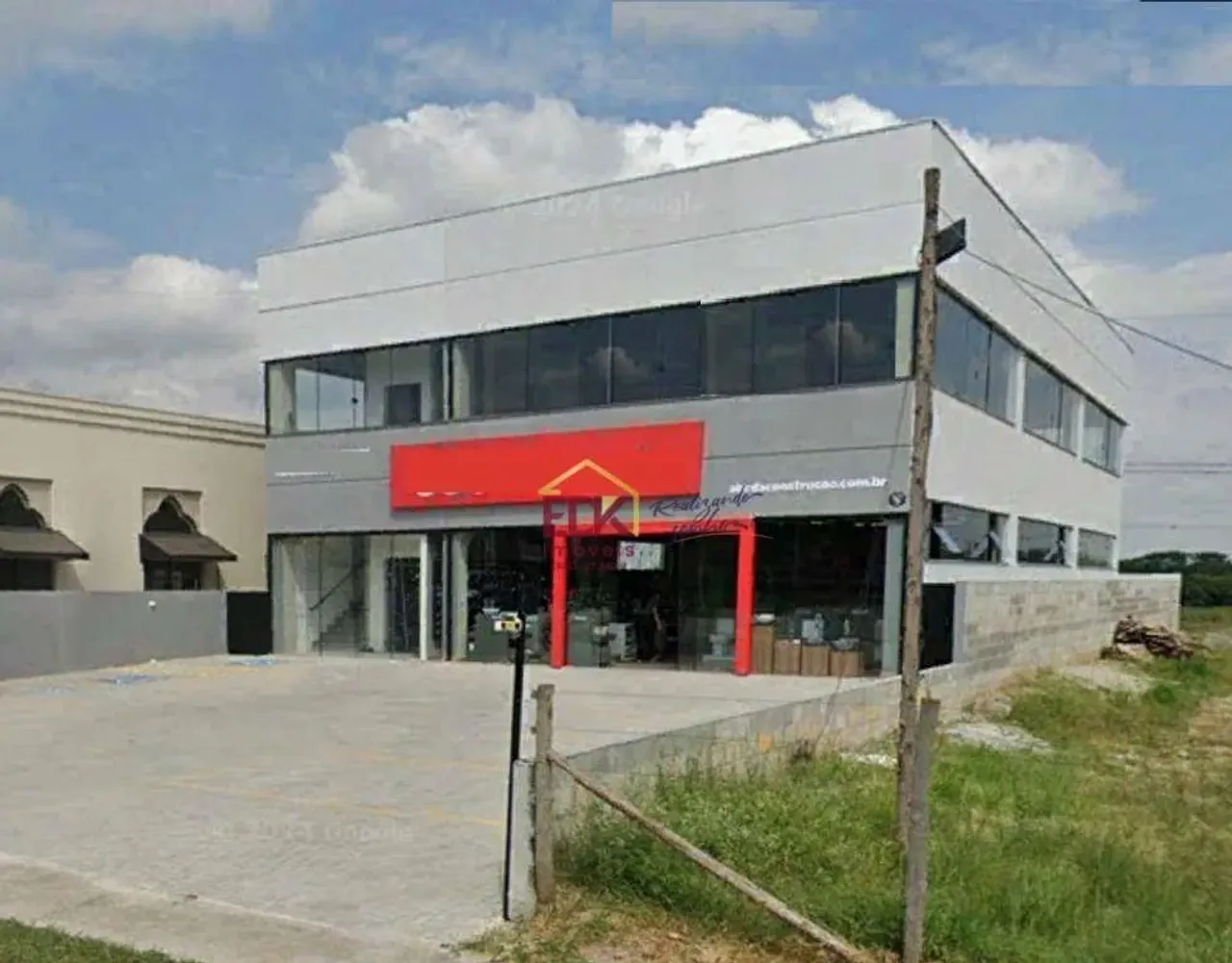Sala comercial - Urbanova - SJC - Frente ao Trevo do Cond. Golf - 350m2 - prédio comercial