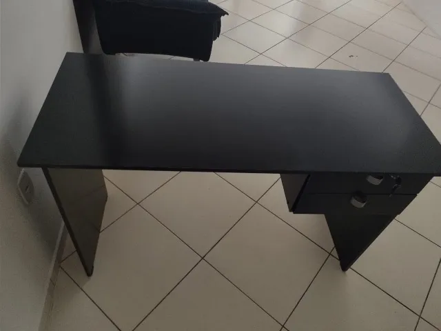 Escrivaninha e cadeira para estudo