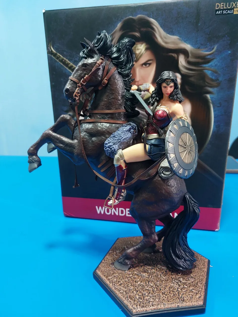 Action Figure Wonder Woman Montada a Cavalo - Deluxe iron studios