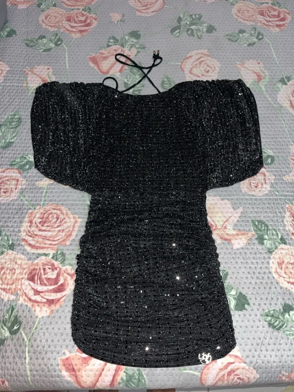 Vestido Preto com Brilho - Elegância e Estilo!