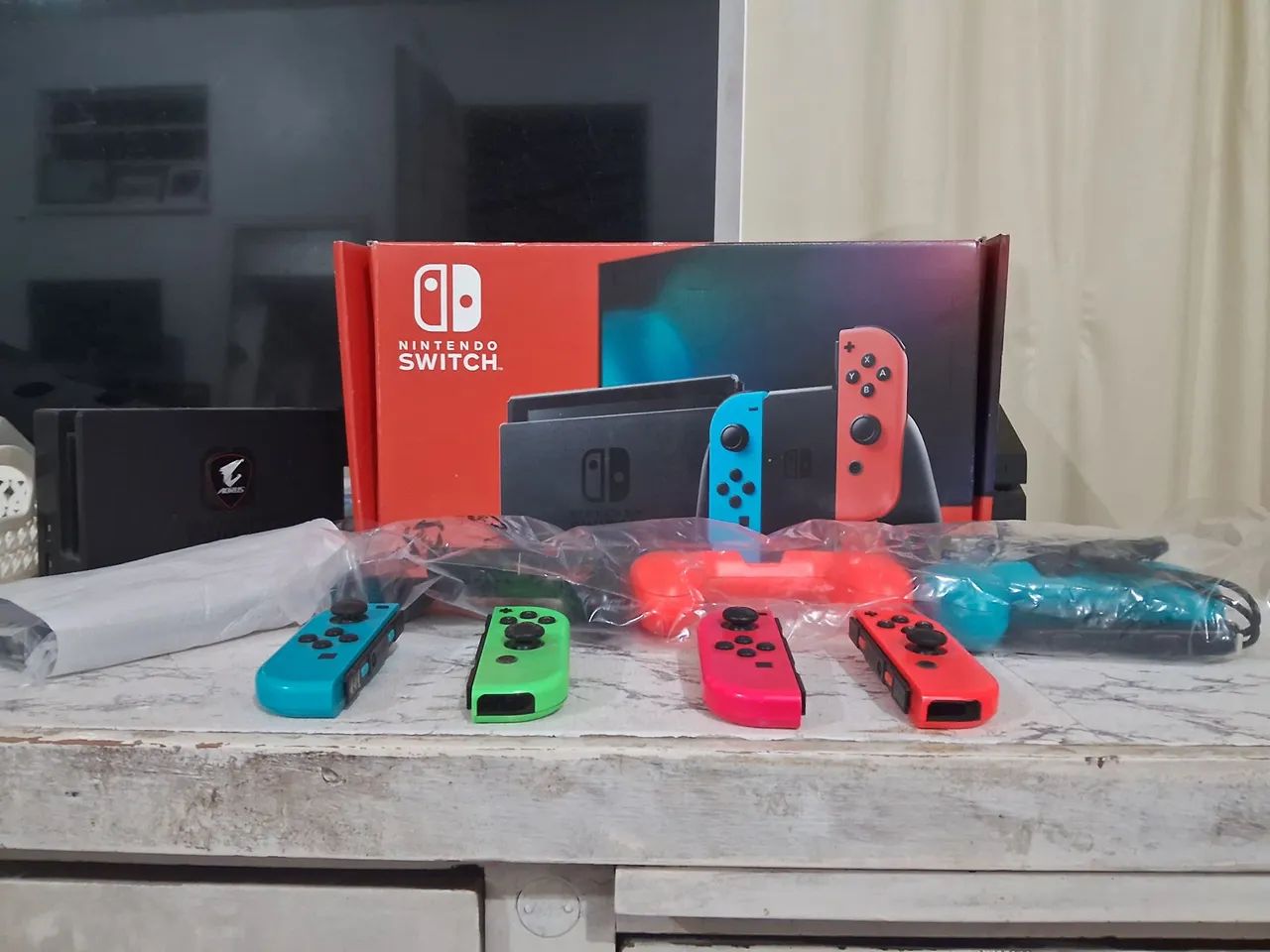 Nintendo Switch com JoyCons Coloridos - Novo!
