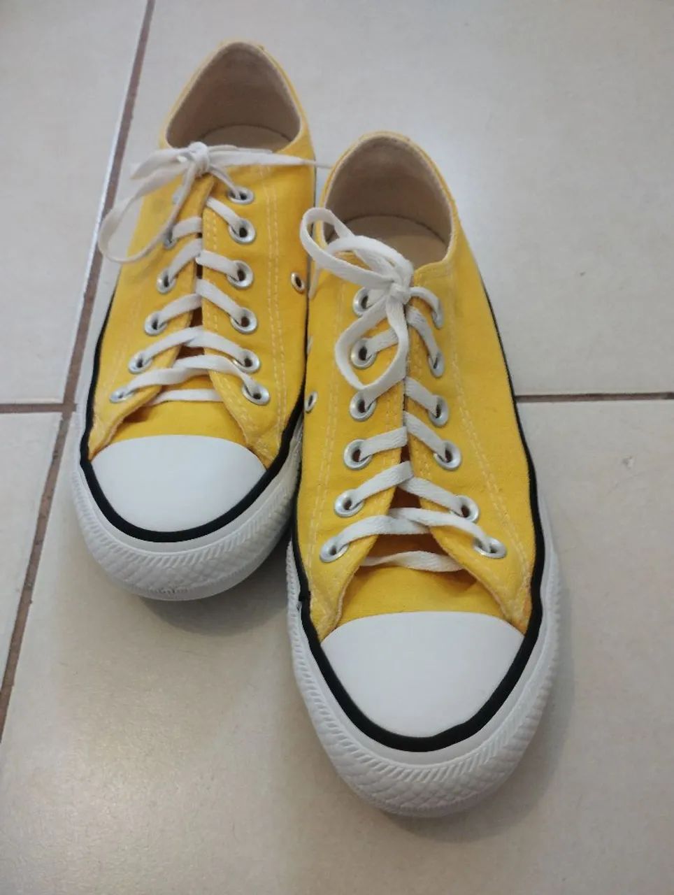 Tênis All Star amarelo em ótimo estado 