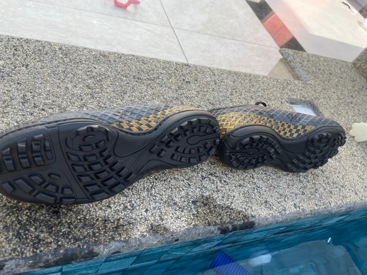 Chuteiras de Futebol Society NOVA N42 - Foto 2