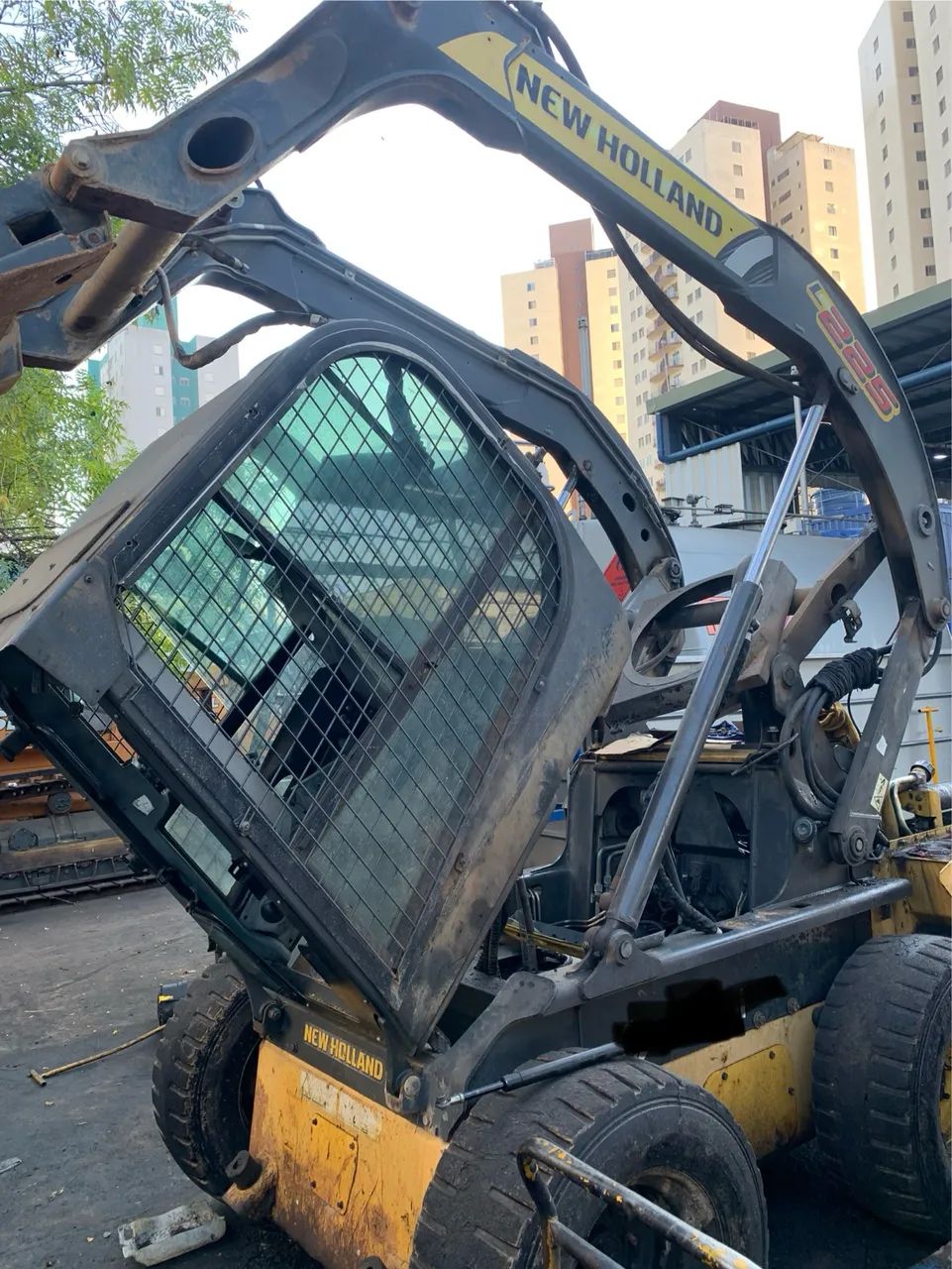 Mini carregadeira New Holland L225 ano 2019