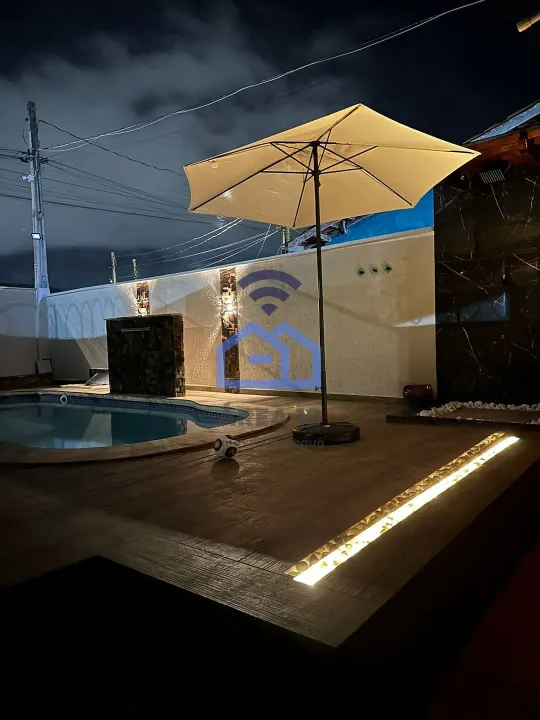 Casa à venda, com piscina, 3 dormitórios, mais 6 kitnets, no bairro do Golfinho em Caragua