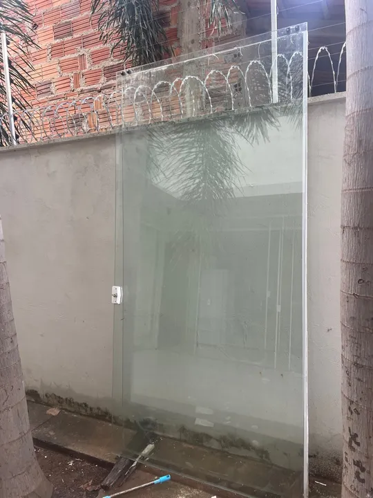 Vendo essa porta de blindex 10mm
