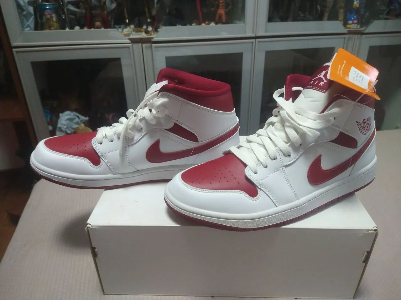 Air Jordan 1 mais reverse Chicago Nike branco e vermelho tênis  - Foto 3