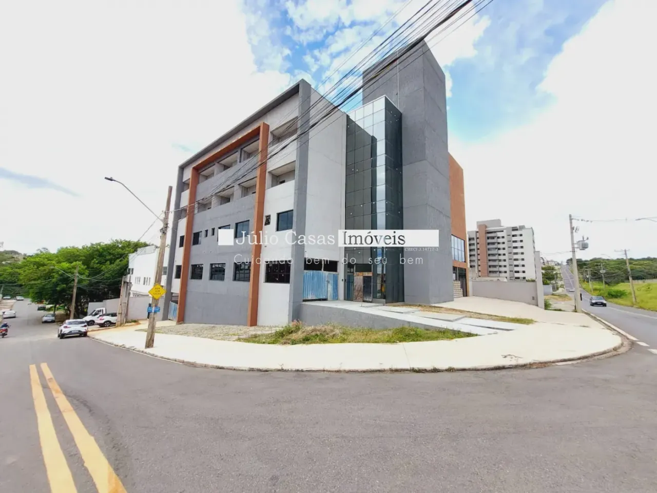 Prédio comercial a venda e locação com 3032m²