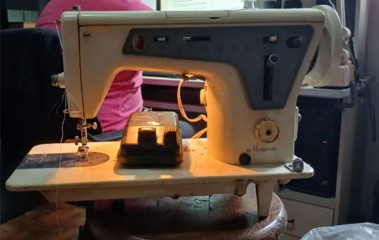 Máquina De Costura Singer 660 Multiponto Palha (Usada) - Foto 4