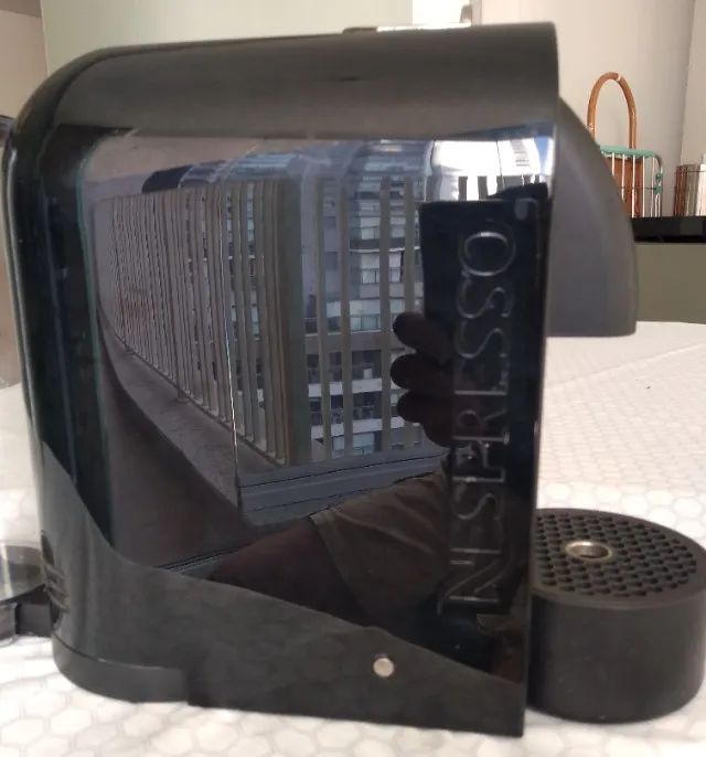 Máquina de café Nespresso U55, pouco uso, com aerocino 127v