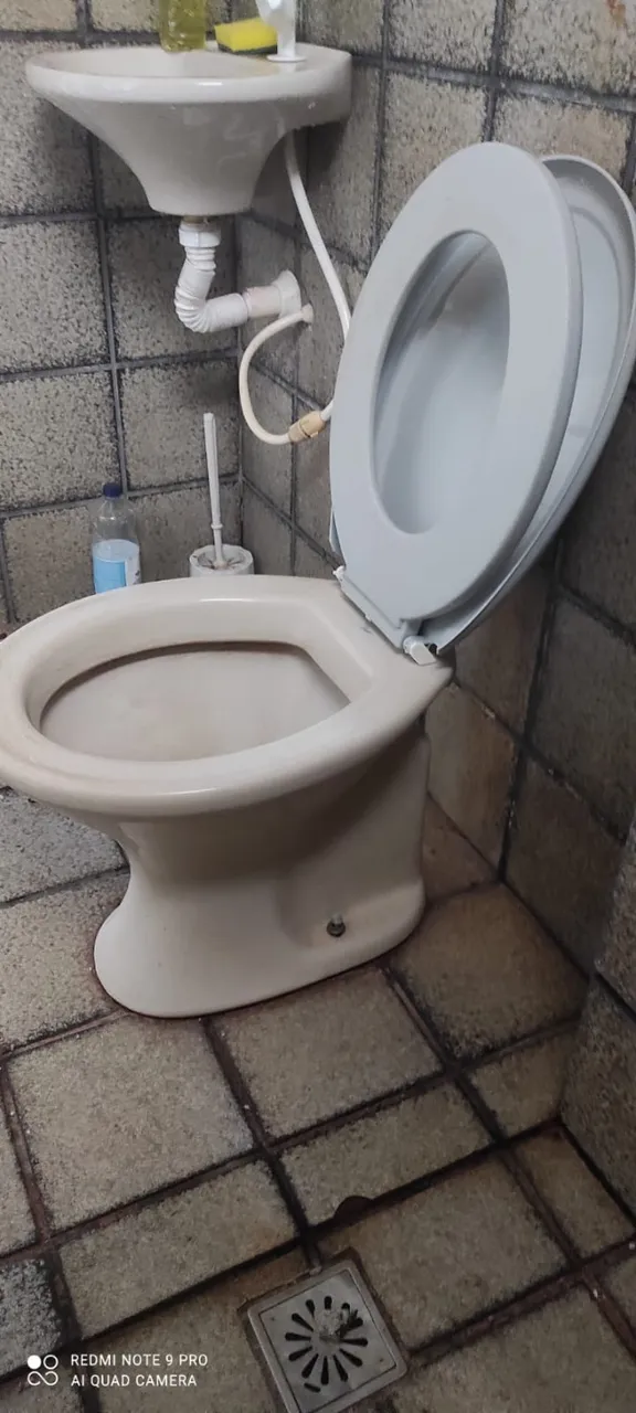 vaso sanitario completo com descarga usado e funcionando.