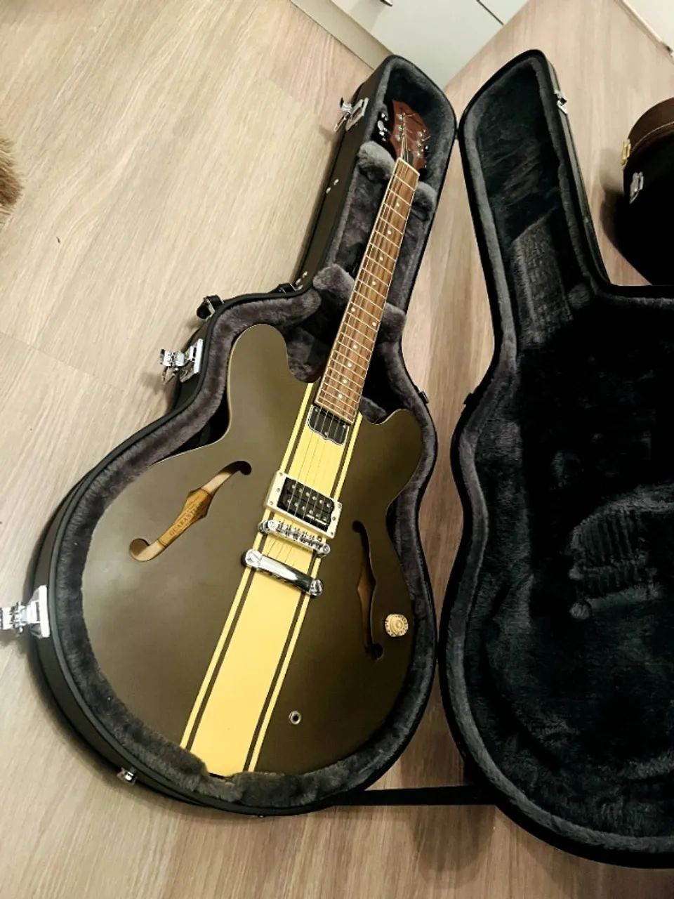 Guitarra Epiphone Tom Delonge Signature ES-333 c/ Case Blink 182