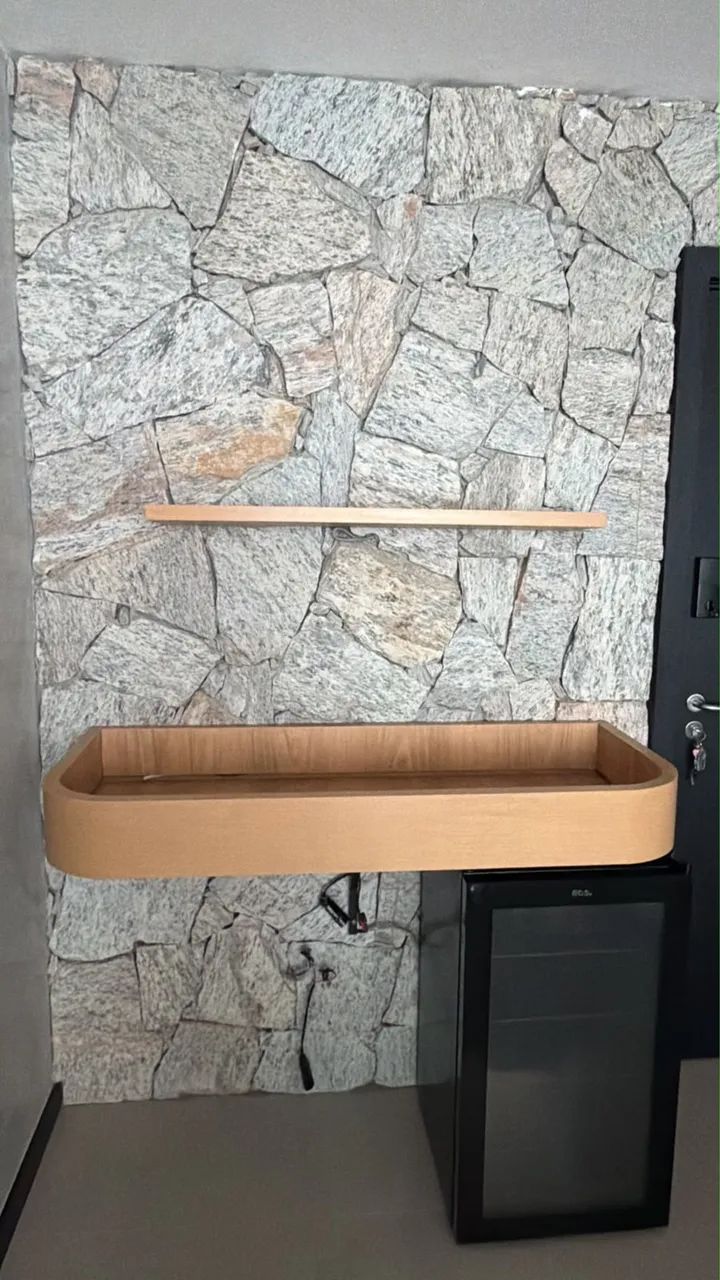 Bancada de madeira super conservada 