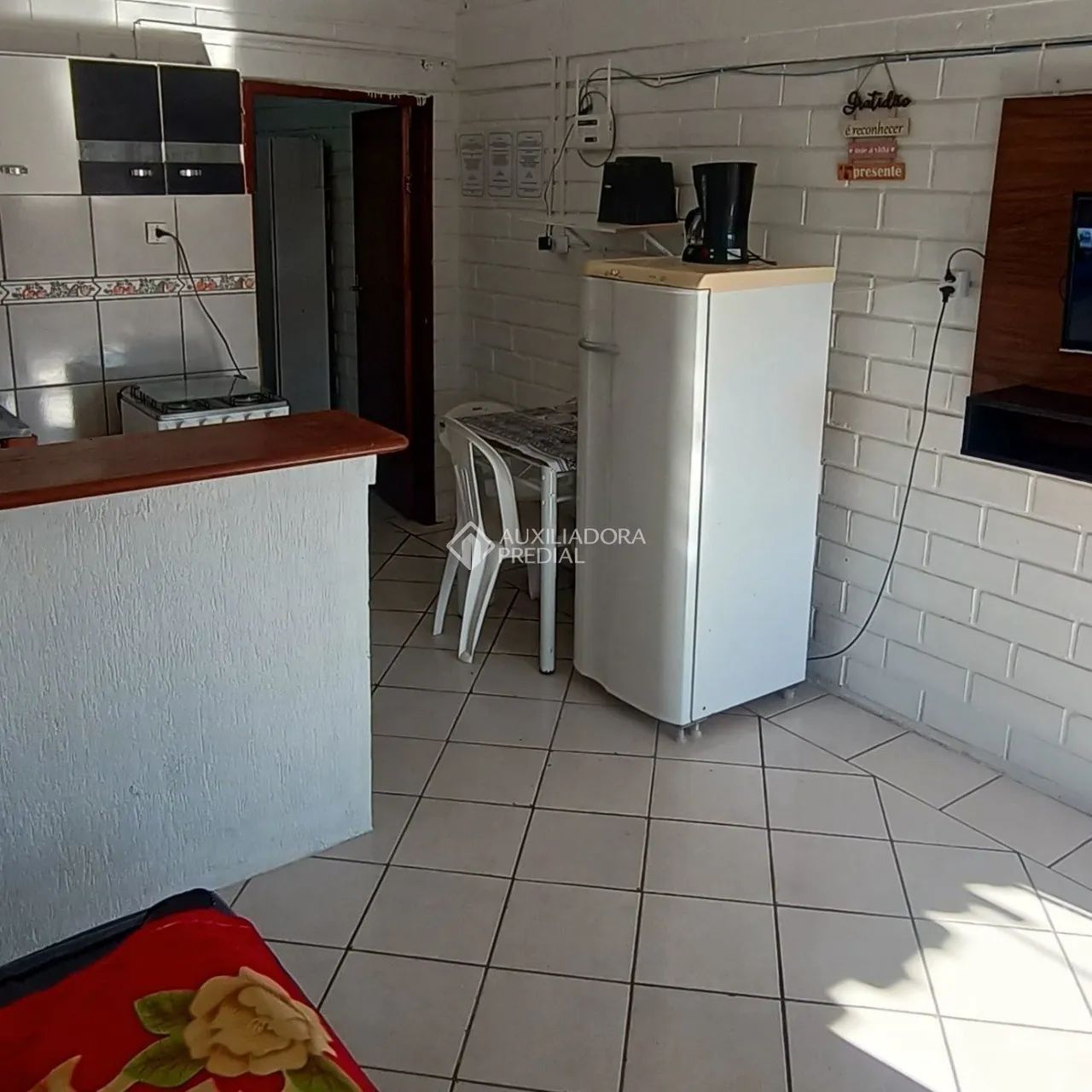 Kitnet mobiliada a poucos passos da praia em Canasvieiras. - Foto 3