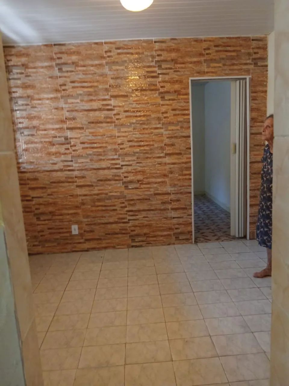 Alugo uma casa c 1 quarto em cascadura 
