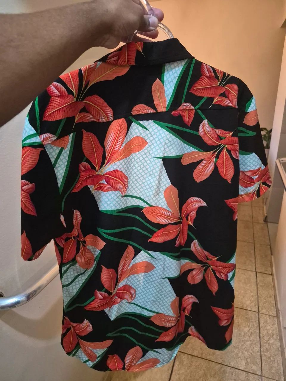 Camisa de botão florida  - Foto 2